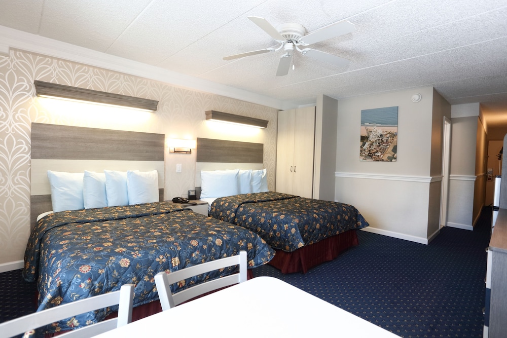 Suite, 2 Bedrooms, Kitchen, Pool View (UNIT D3)