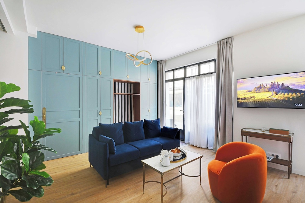 Apartment photo 1