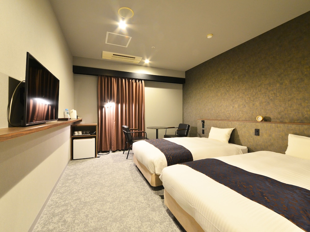 Superior Twin Room, Non Smoking, Main Building - Photo 1
