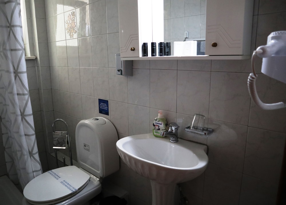 Standard Double or Twin Room - Photo 22