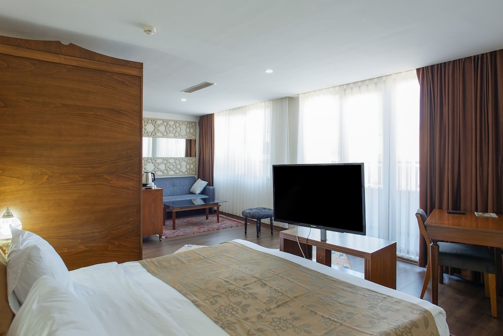 Superior Double Room, 1 King Bed, City View photo 3