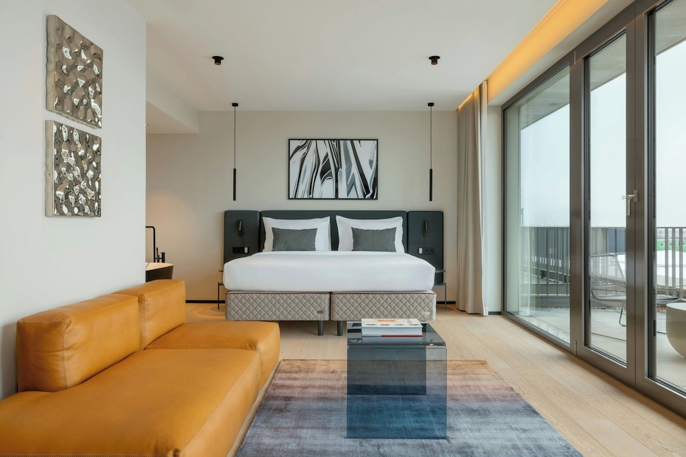 Junior Suite, 1 King Bed, Garden View photo 1