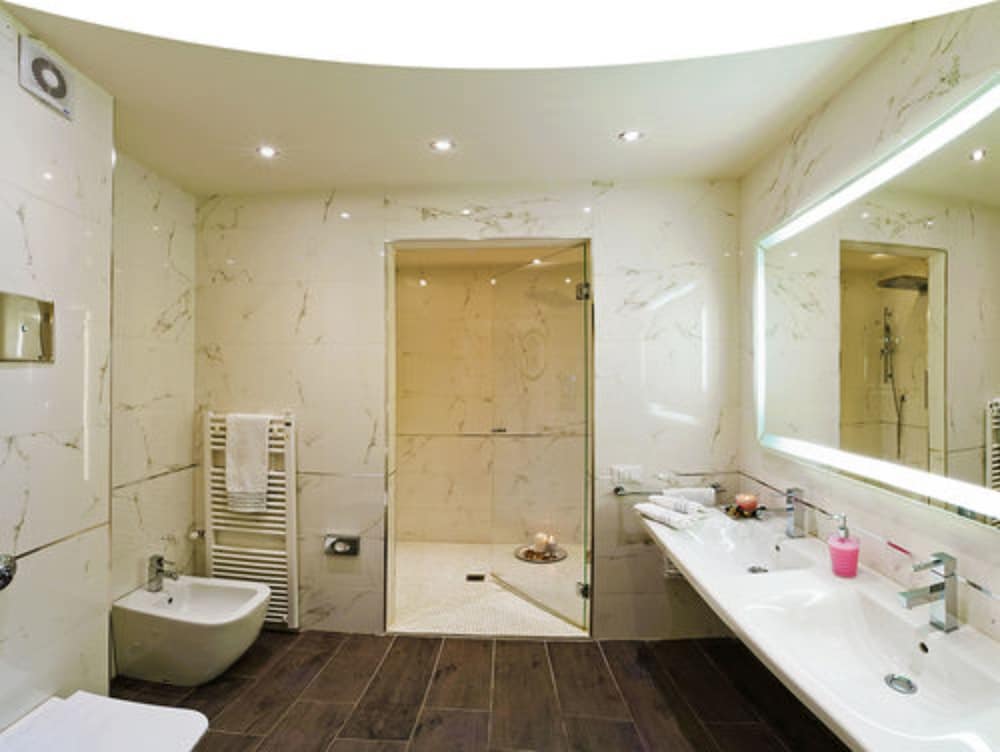 Exclusive Suite, 1 King Bed - Photo 6