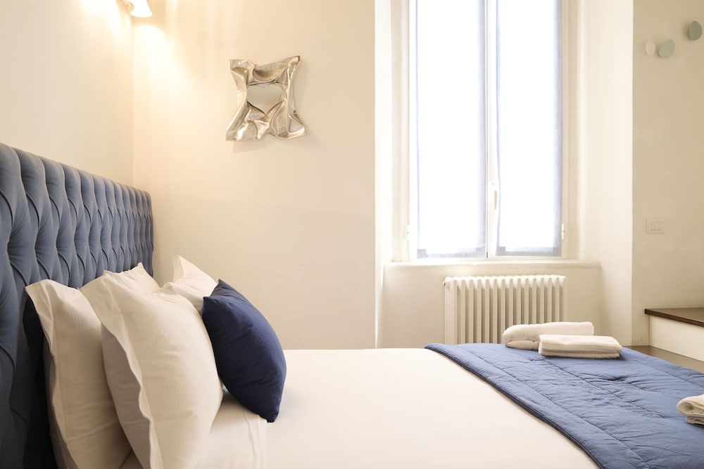 Classic Apartment (Via Santa Marta 11)