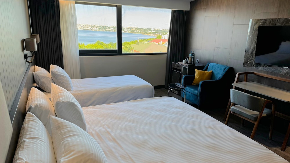 Deluxe Triple Room, Garden View