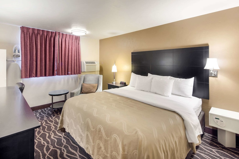 Room, 1 King Bed, Non Smoking - Photo 3