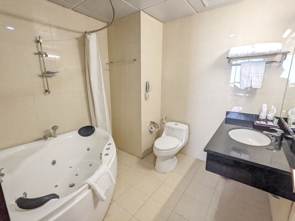 Executive Suite - Photo 4