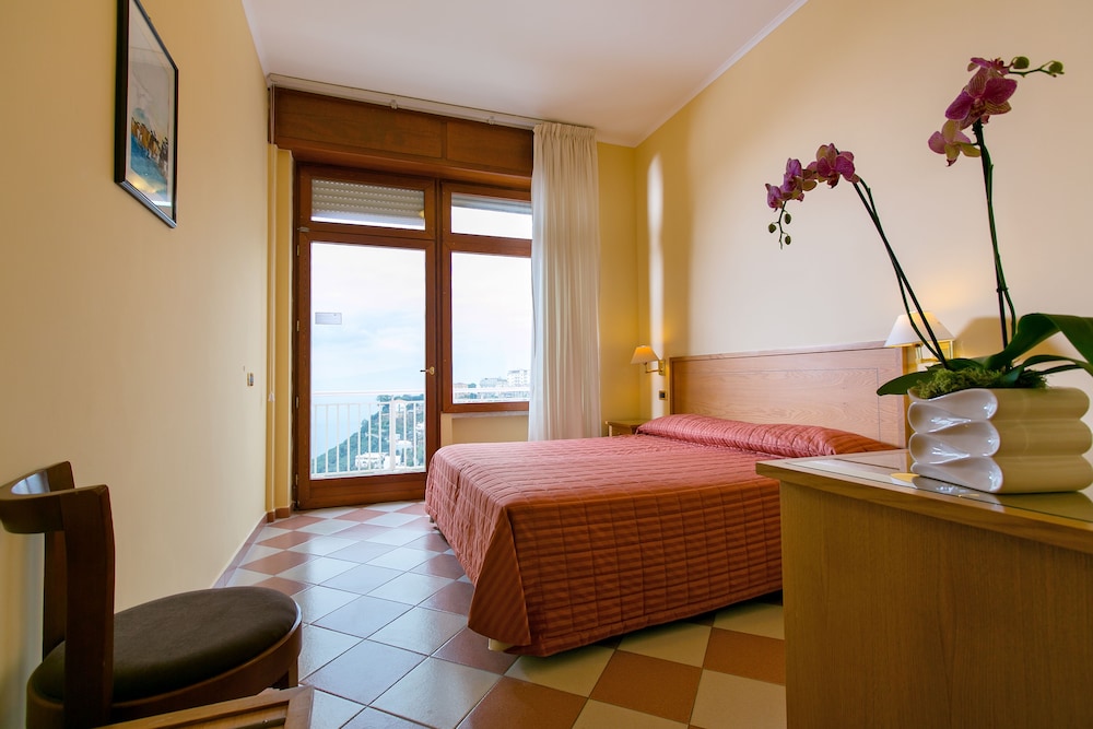 Standard Double or Twin Room, Balcony - Photo 3