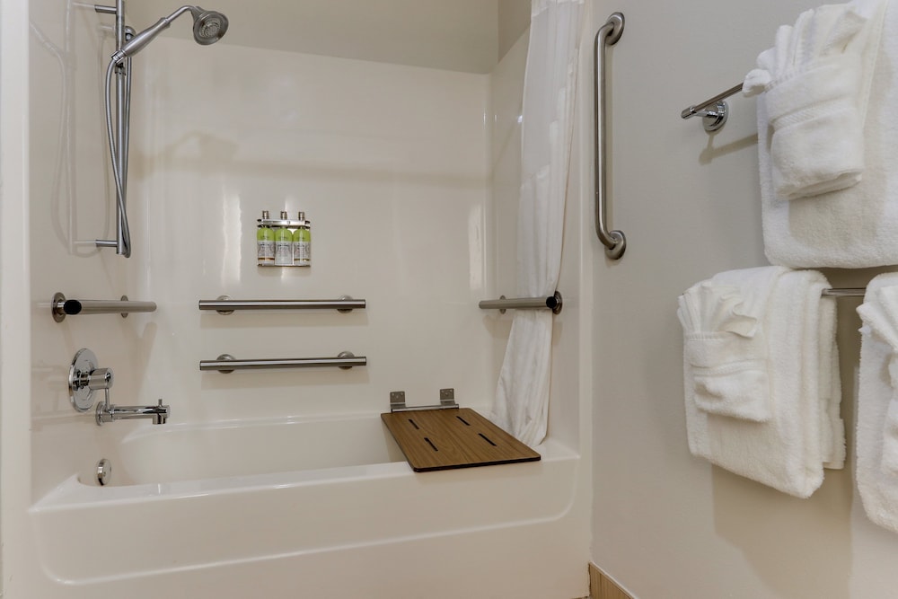 Suite, 2 Queen Beds, Accessible (Accessible Tub) photo 3