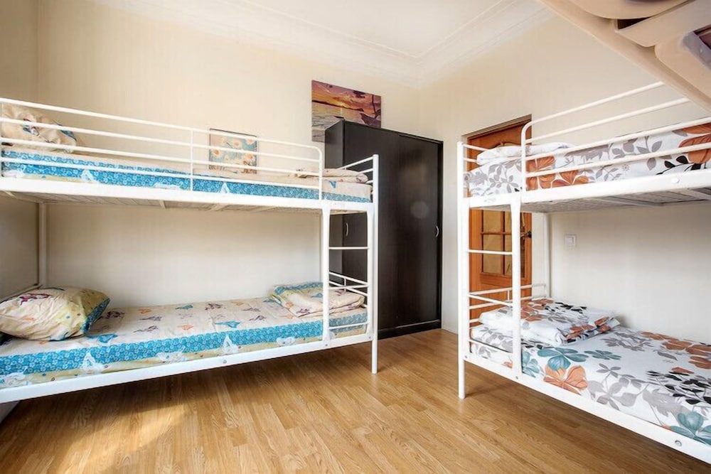 One Bed in 6-Bed Male Dormitory, Balcony photo 2