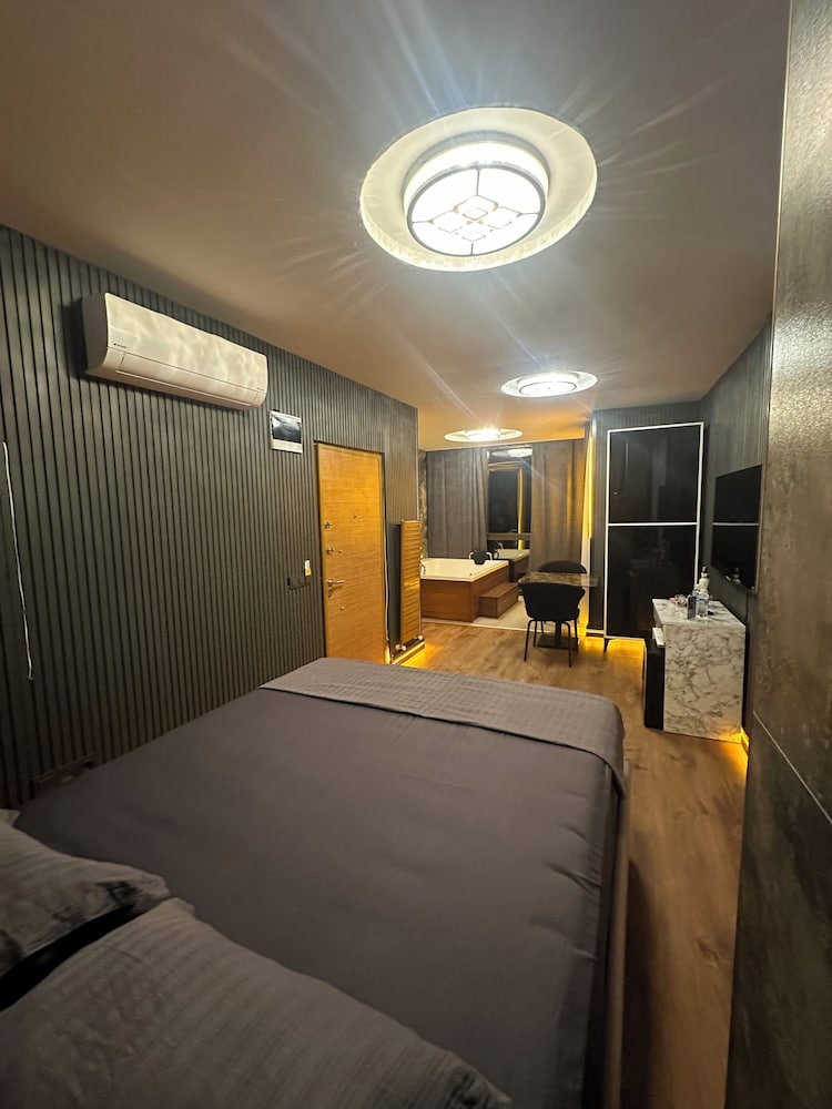 Luxury Suite photo 2