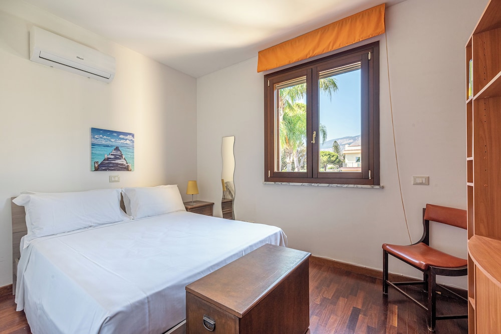 House, 3 Bedrooms, Garden View