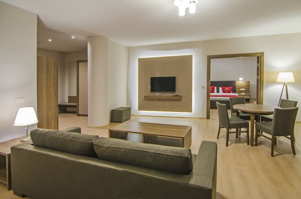 SUITE photo 1