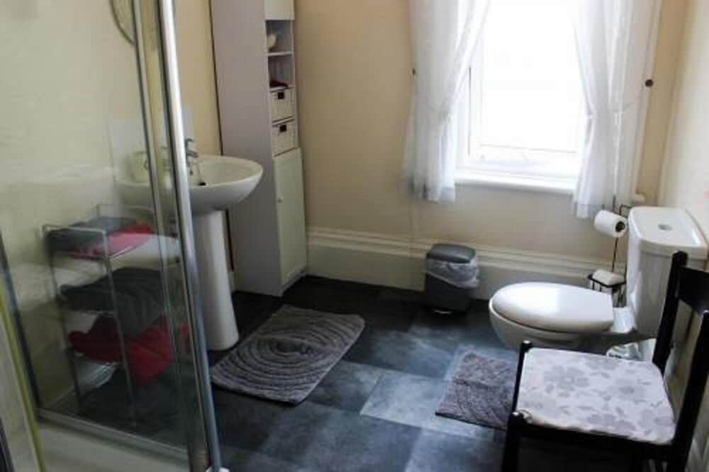 Family Room, Ensuite photo 2