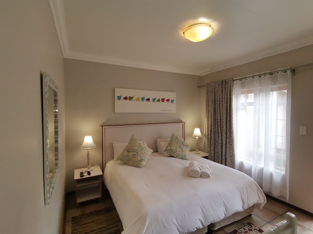 Standard Double Room, 1 King Bed, Non Smoking photo 1