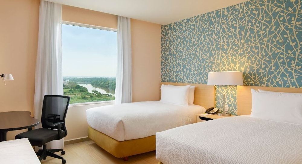 Room, 2 Twin Beds, City View