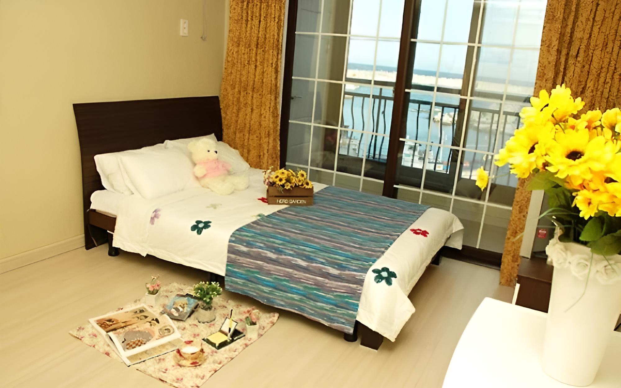 Room (Myeongmun Small Room A2)