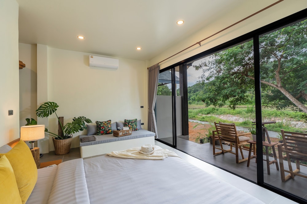 Grand Room, Balcony, River View