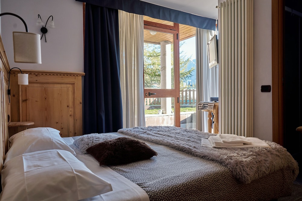 Double Or Twin Room, Balcony, Mountain View photo 2