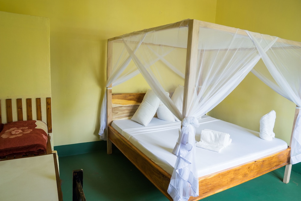 Basic Single Room, Shared Bathroom
