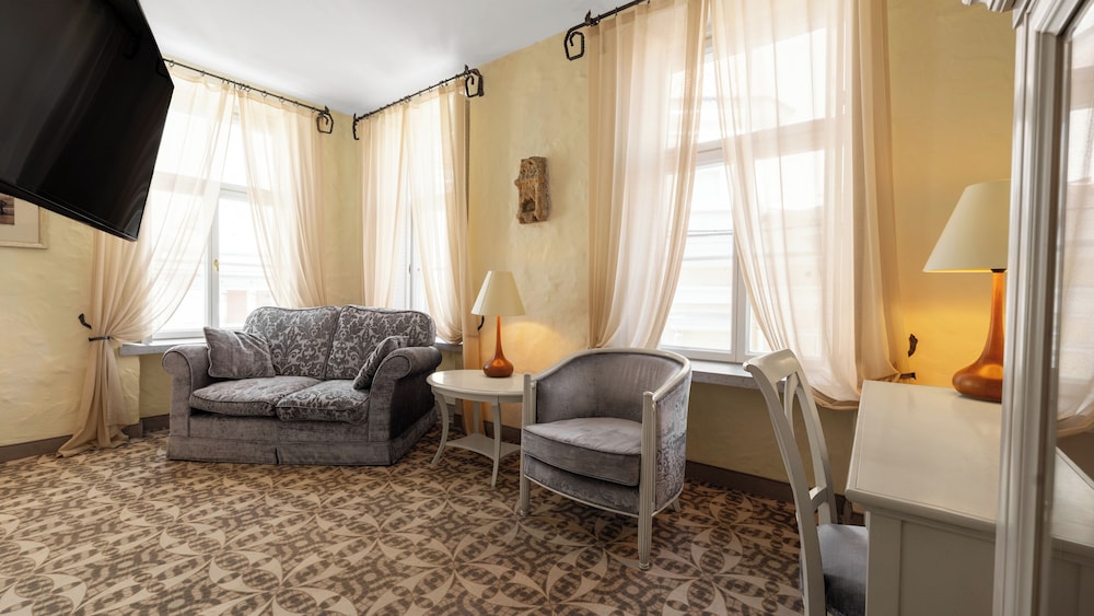 Suite - Photo 5