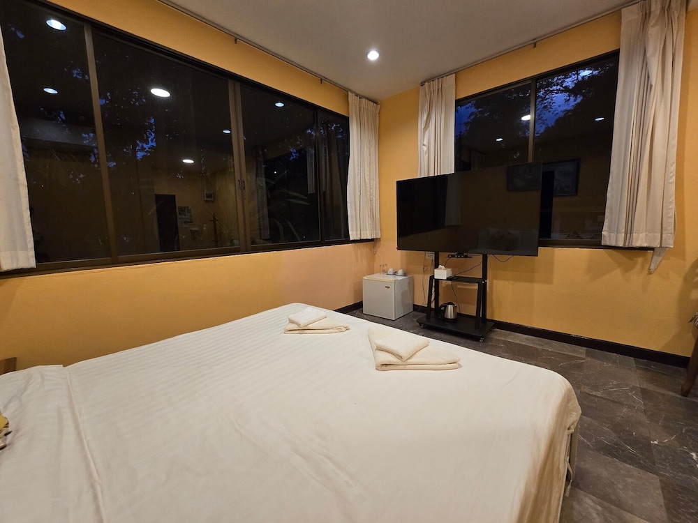 Double Room - Photo 12