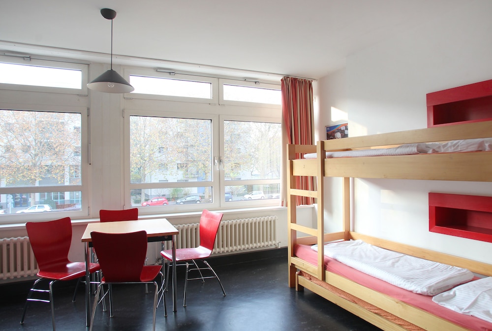 Shared Dormitory, Women only, Shared Bathroom (bed(s) in a 4 bed dorm ) photo 2