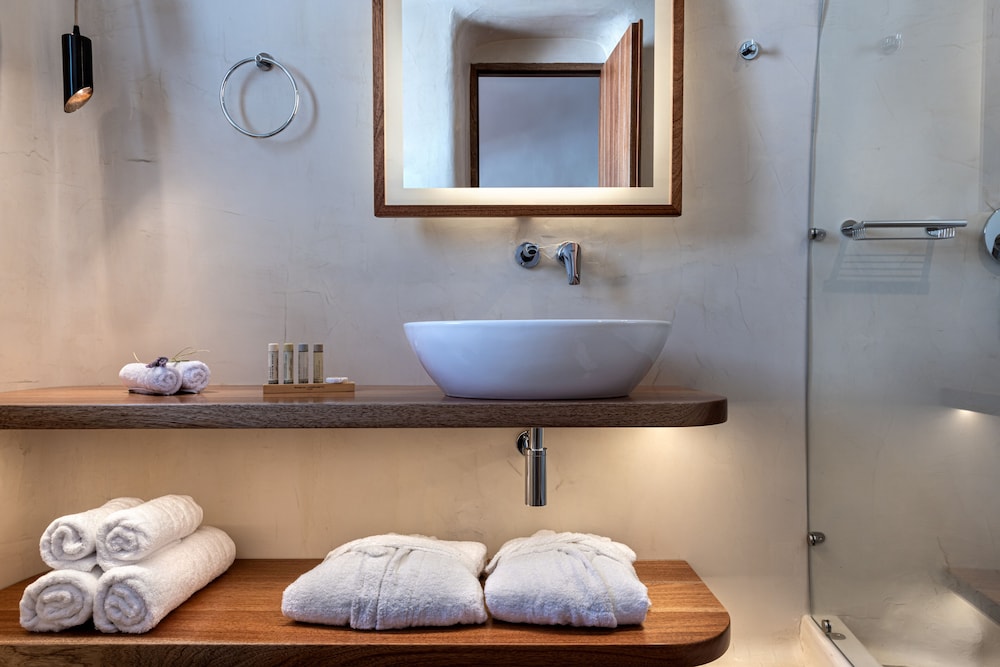 Cave Suite with Jacuzzi - Photo 17