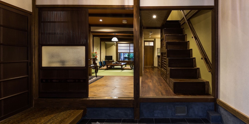 Room - Photo 17