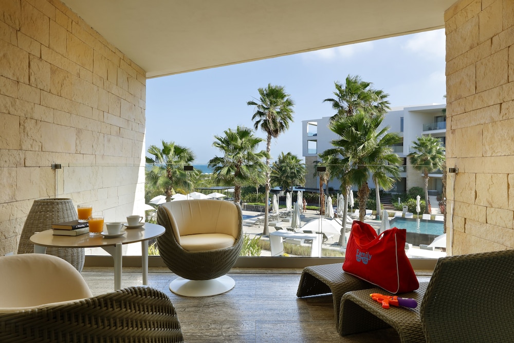 Family Selection Junior Suite Beachside Ocean View - 2 KIDS FREE photo 1