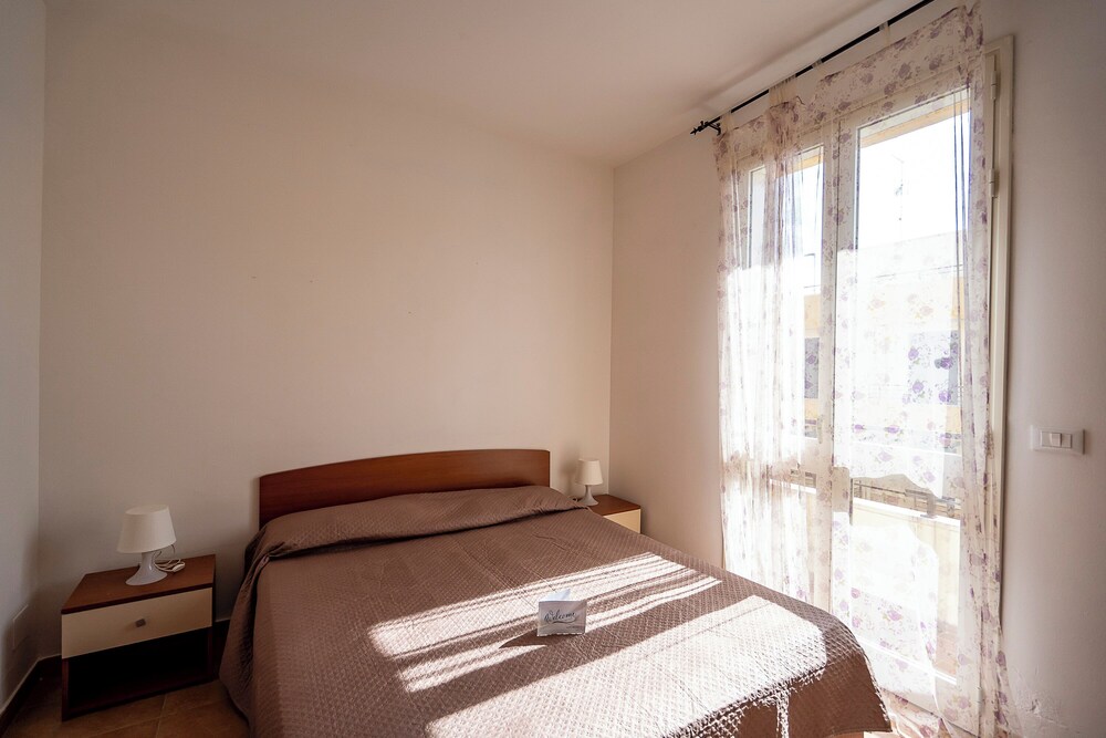 Family House, 2 Bedrooms, 2 Bathrooms (Villino Sole 1 AIRCO Near Beach &)