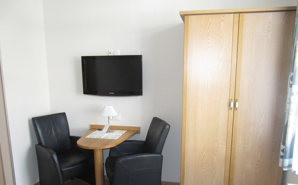 Economy Room, Non Smoking, Garden View photo 3
