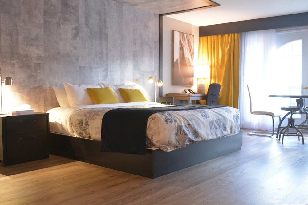 Deluxe Suite photo 2