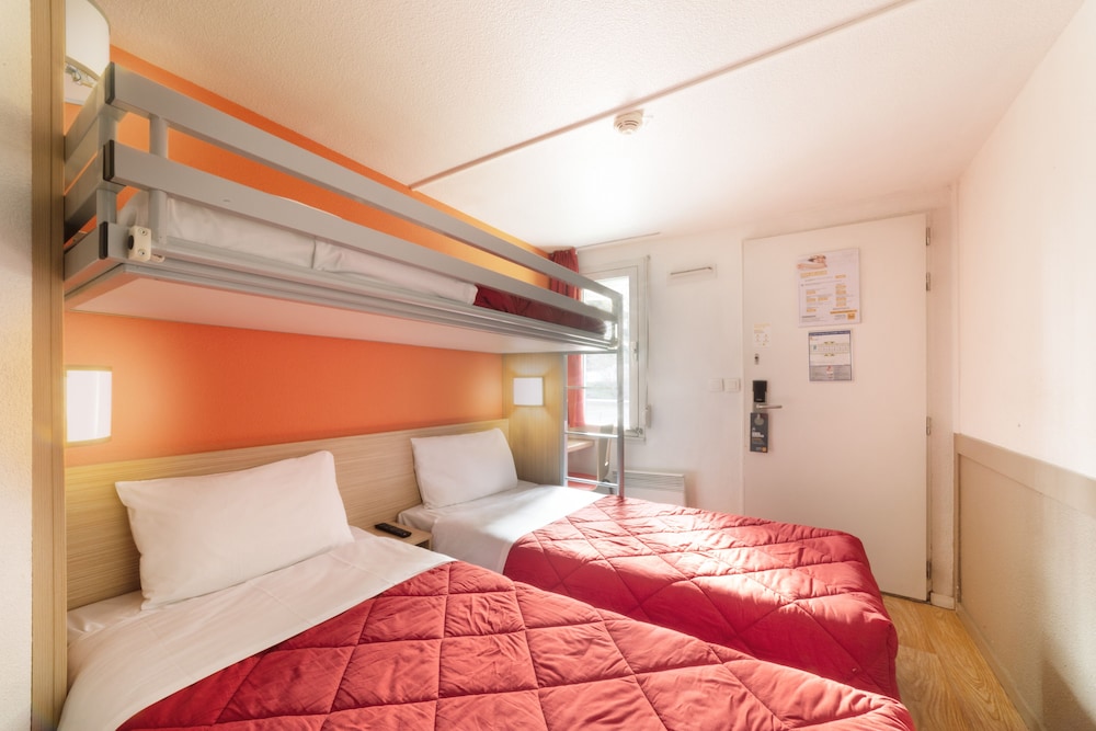 Standard Room, 3 Twin Beds - Photo 2