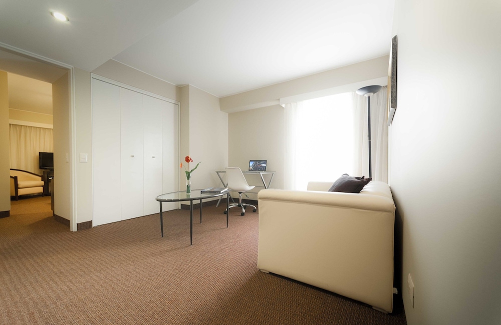 Suite - Photo 6