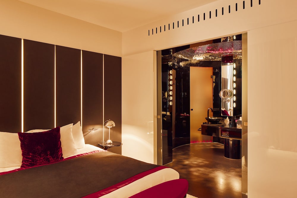 Suite 100, elegant, inspired by Rolling Stones, Butler, Spa Access (12 years+) - Photo 3