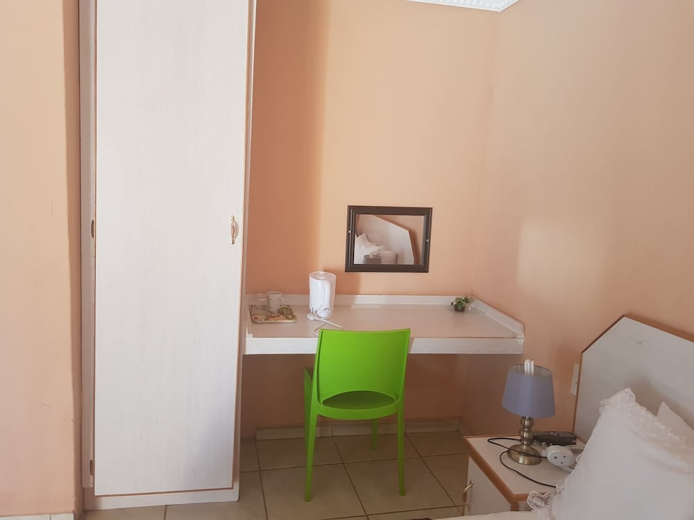 Basic Double Room photo 2