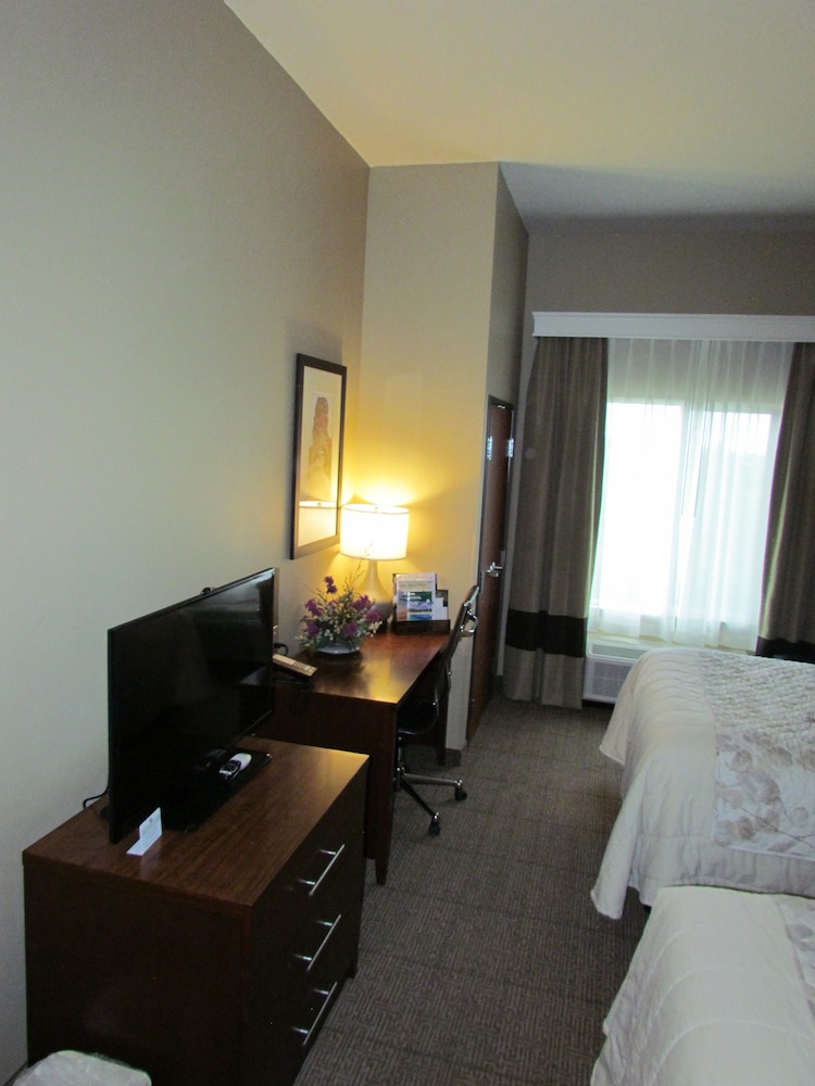 Classic Double Queen Room photo 3