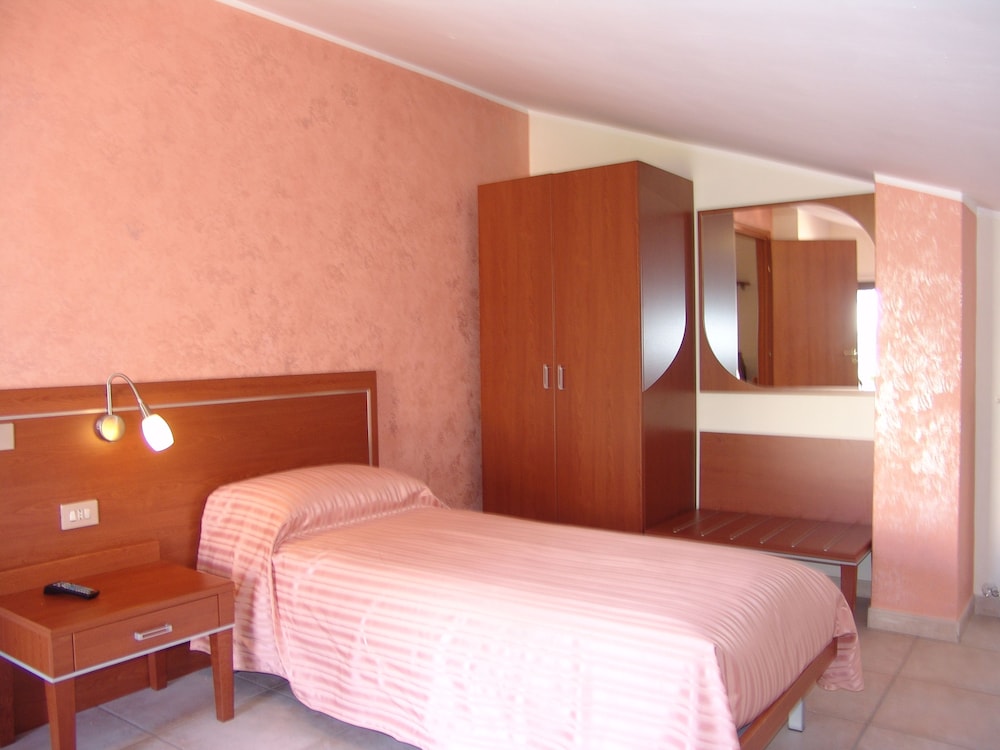 Basic Single Room photo 1