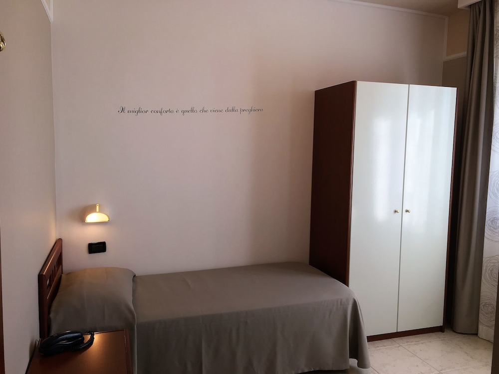 Single Room photo 2