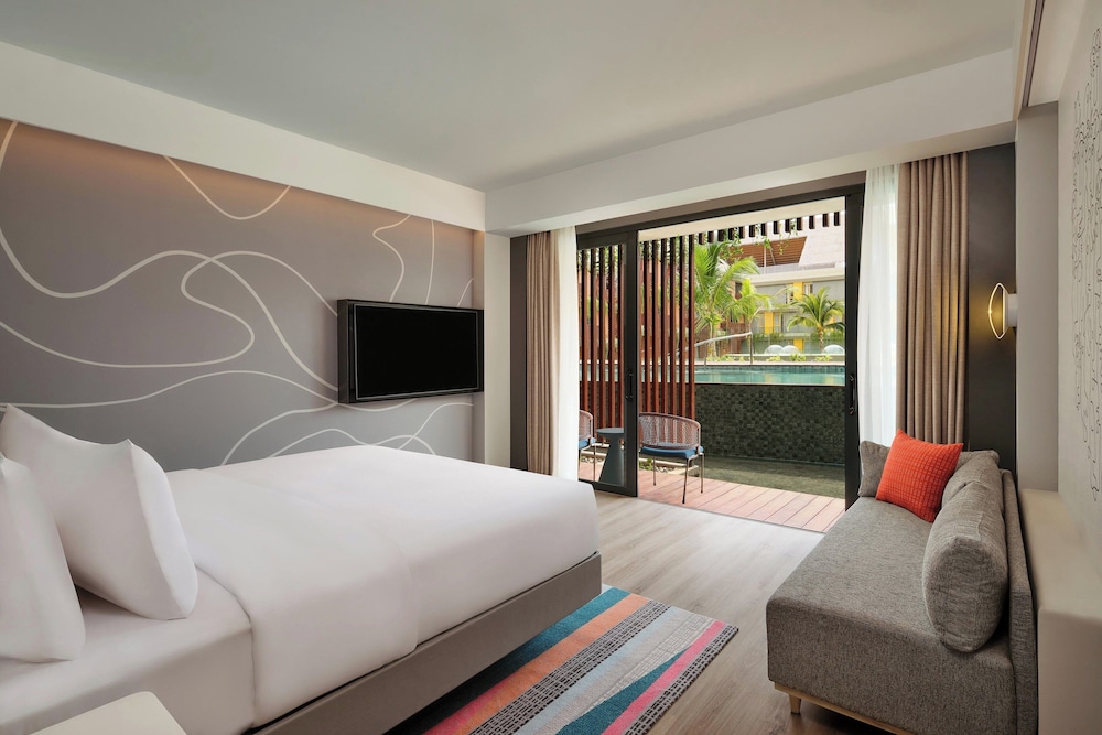 aloft King Room, Room, 1 King Bed, Pool View - Photo 1
