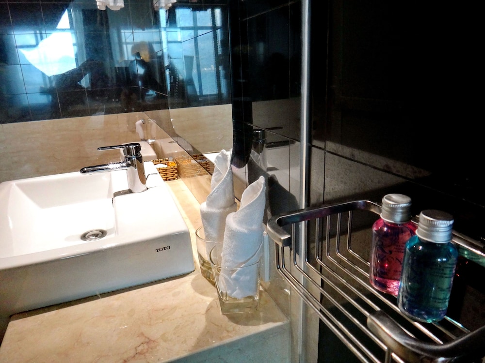 Deluxe Room, Sea View - Photo 7