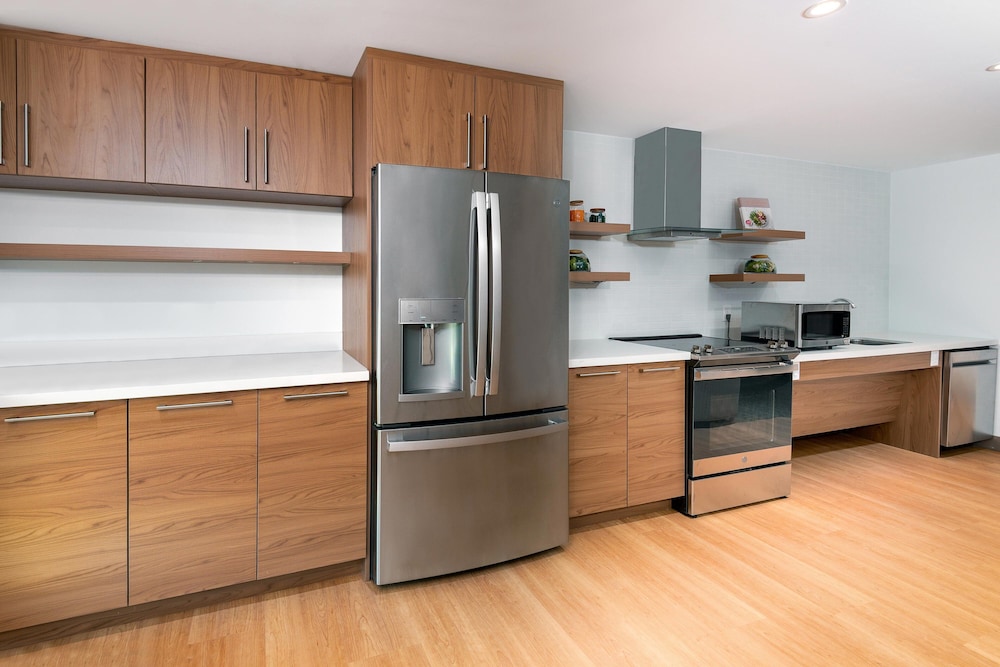 Studio, 1 King Bed, Kitchen (Mobility Accessible, Tub) - Photo 8