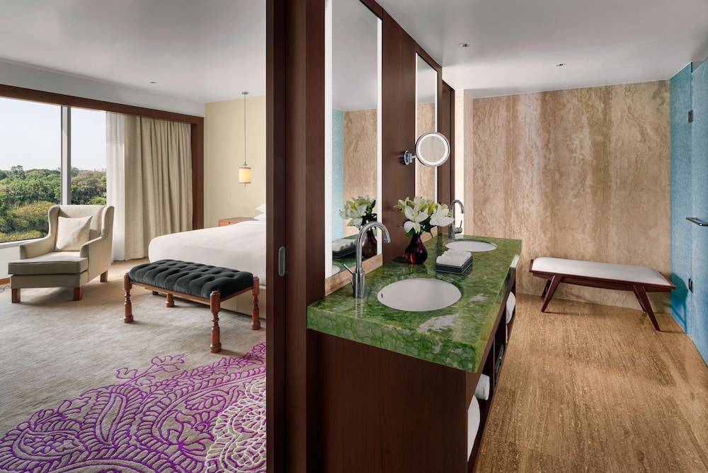 Deluxe Twin Room - Cocktail Hours 5:30 pm to 7:30pm, 20% off on F&B, Free One Way Airport Transfer. thumbnail 6