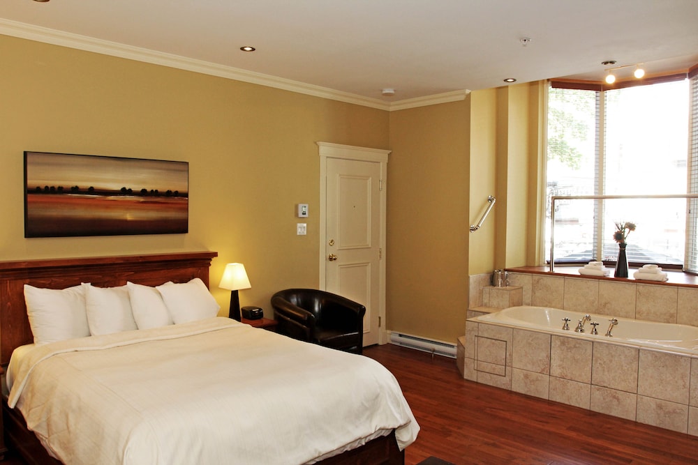 Premium Room, 1 Queen Bed - Photo 1