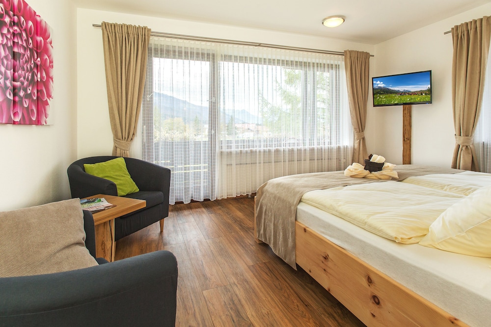 Double Room, Balcony (Doppelzimmer mit Balkon und Bergblick) photo 2