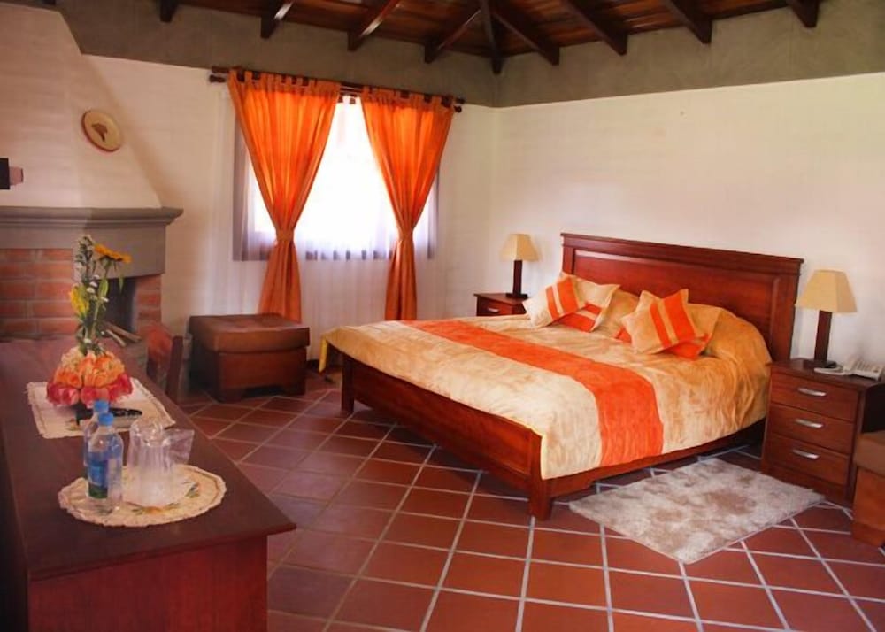 Exclusive Suite, 1 King Bed, Courtyard View