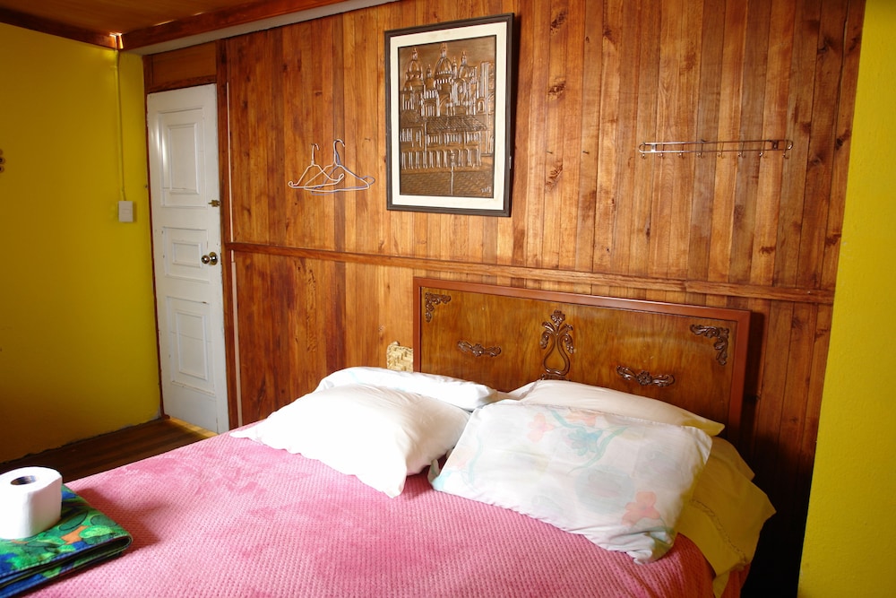 Economy Double Room, 1 Double Bed, Shared Bathroom photo 3