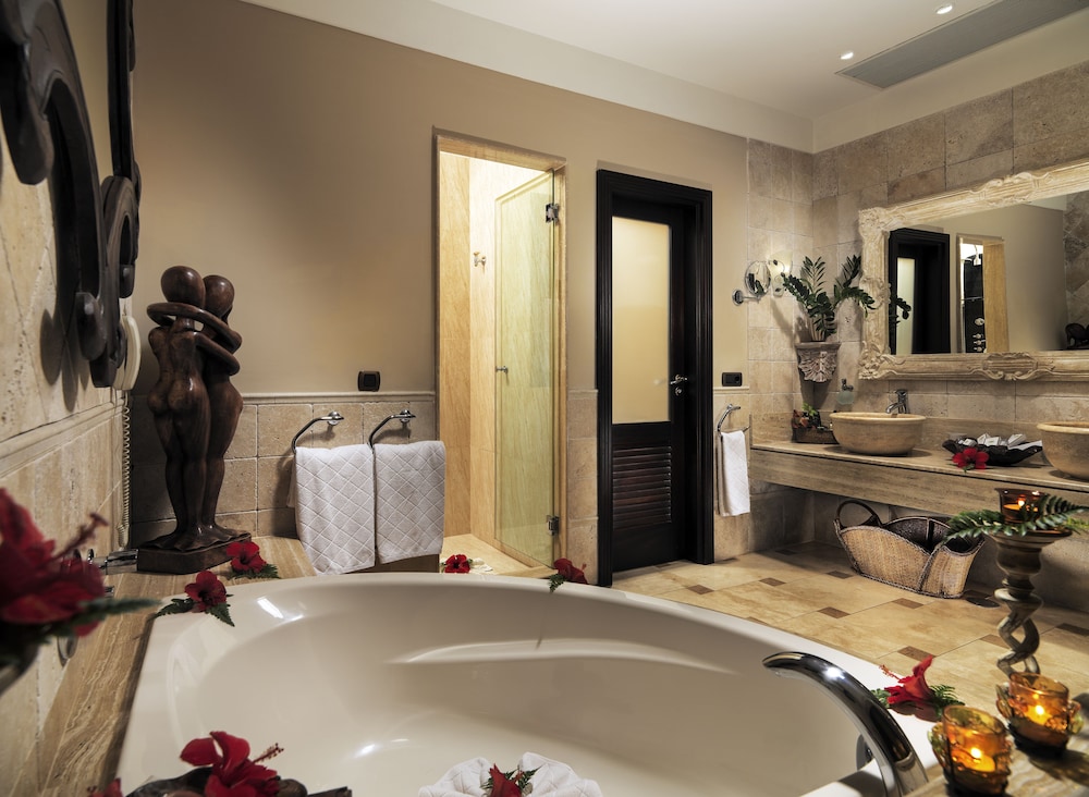 1 bedroom Grand Duchess Villa (with private heated pool)