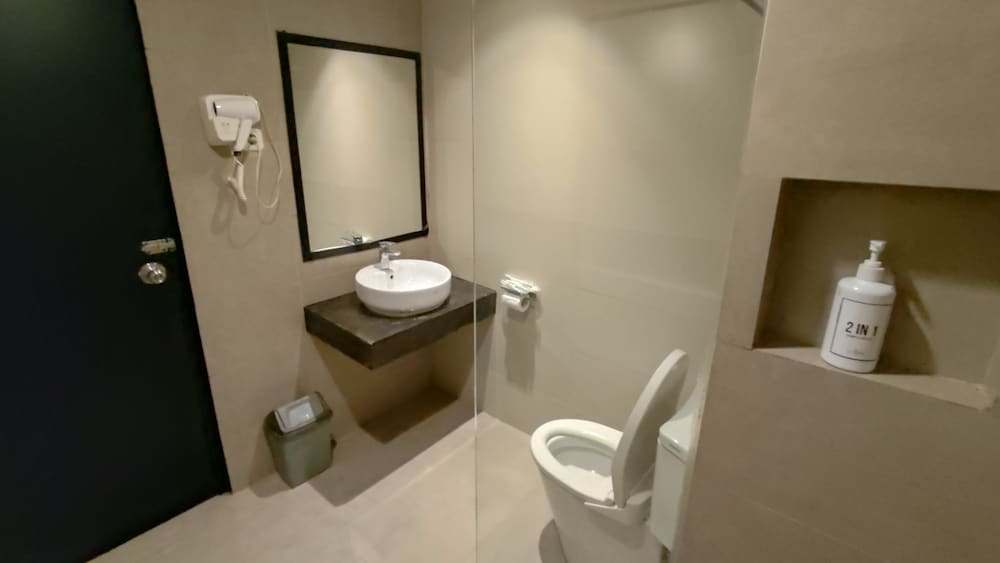 Suite - Photo 8